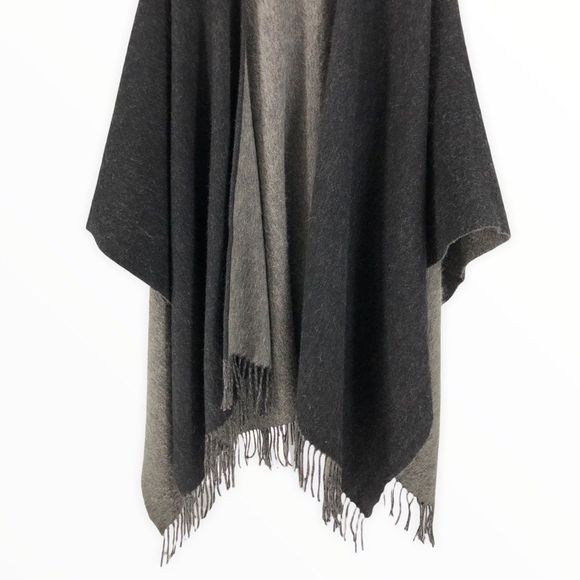 Amicale Grey 100% Lambswool Poncho Cardigan with Fringe Gray - Picture 4 of 10